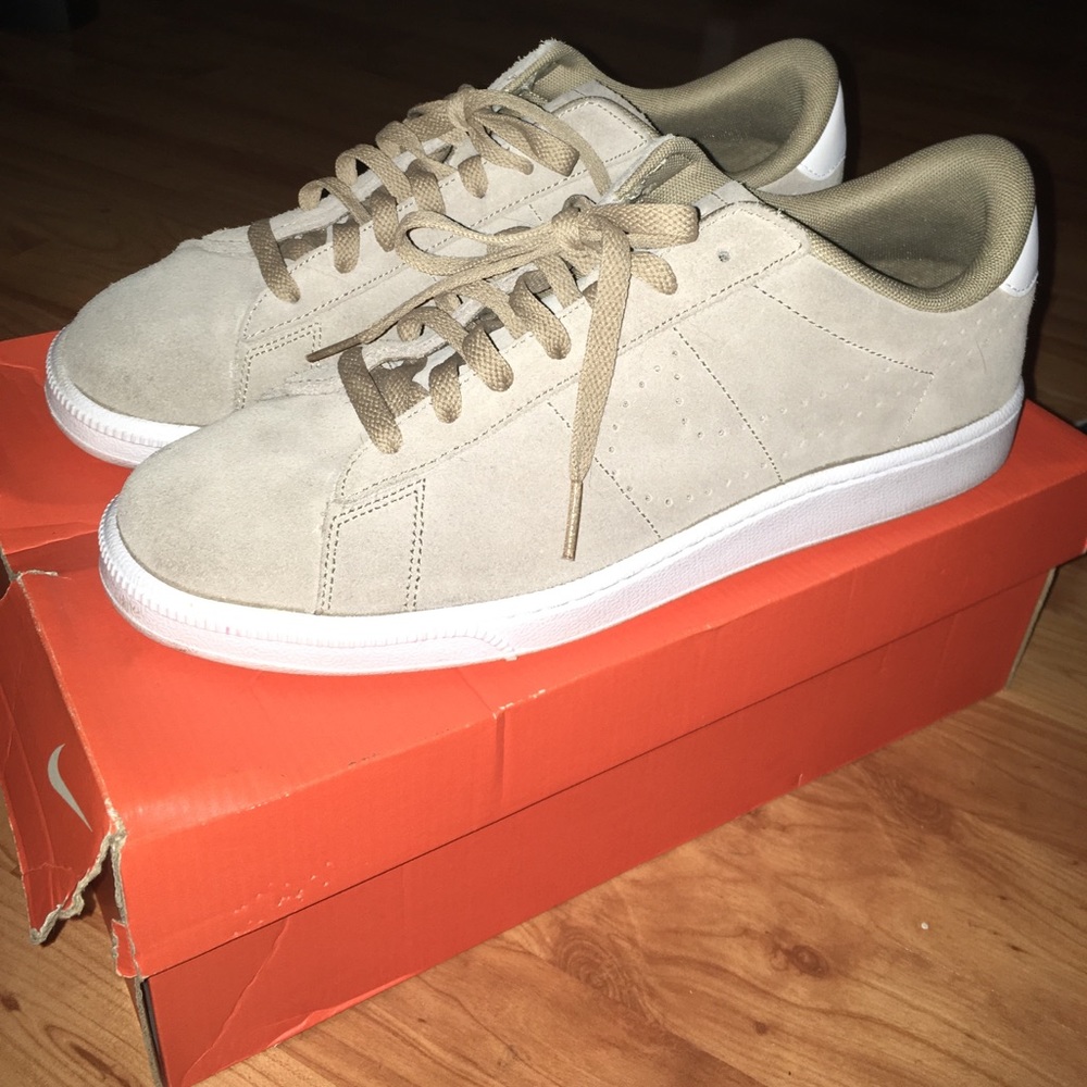Nike shoes size 10